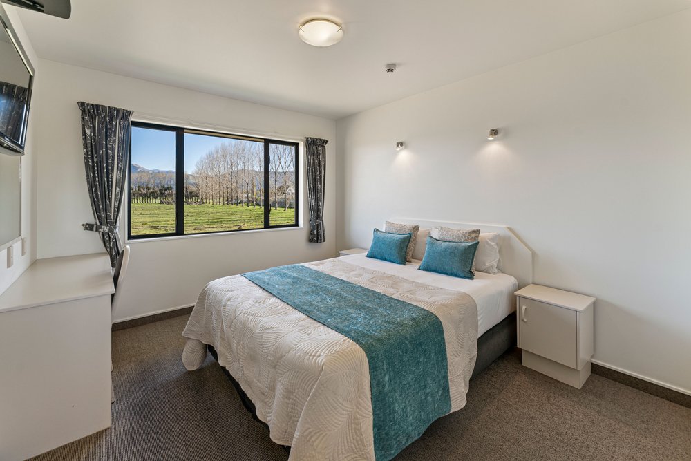 Avalon Motels queen bed in two bedroom family accommodaiton, Motueka