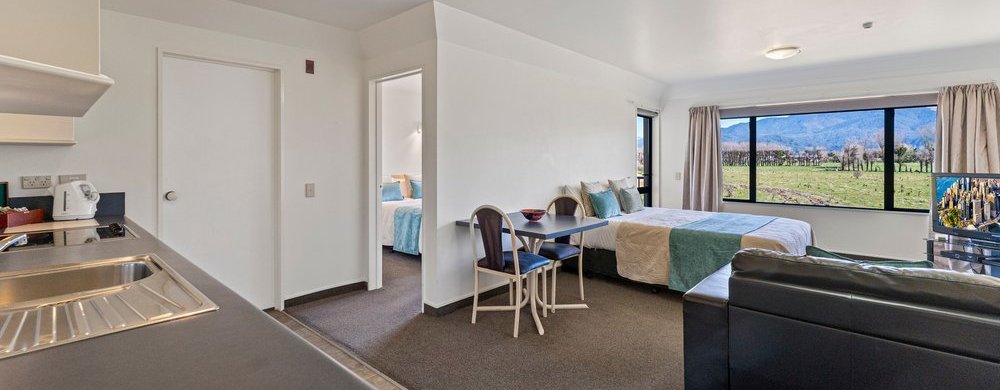 Avalon Motels apartment suitable for two couples travelling together