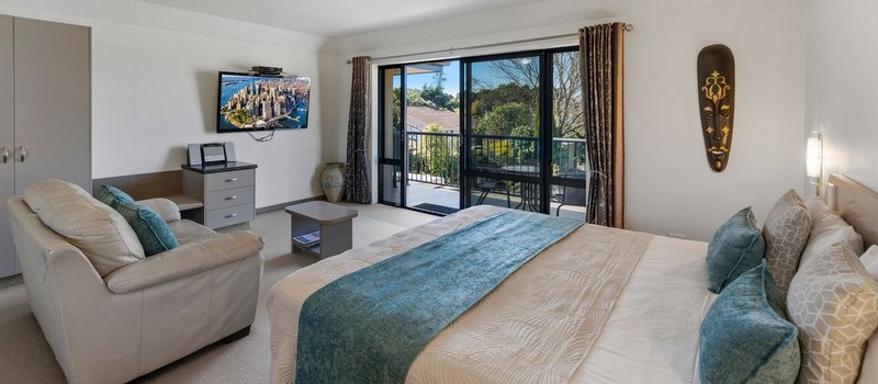 Avalon Motels Motueka Luxury spa bath suite accommodation